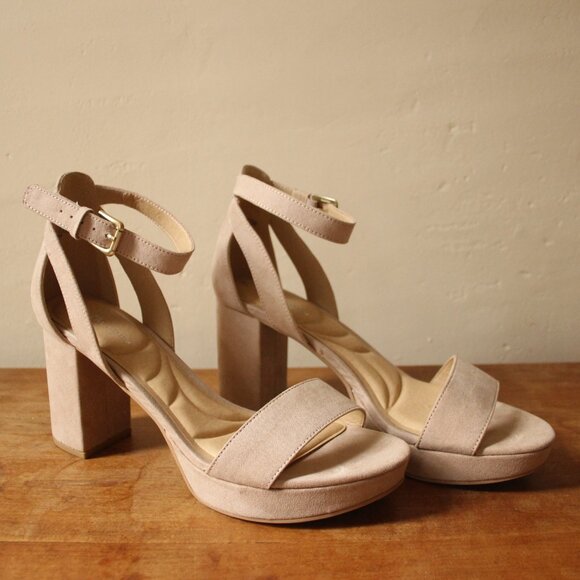 Taupe / Nude heels • size 8.5 • perfect condition - Picture 2 of 6
